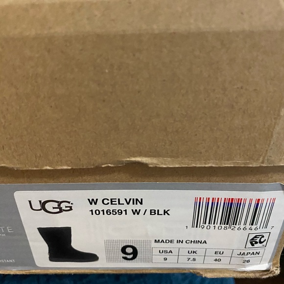 Authentic UGG Celvin Boots - Picture 2 of 7